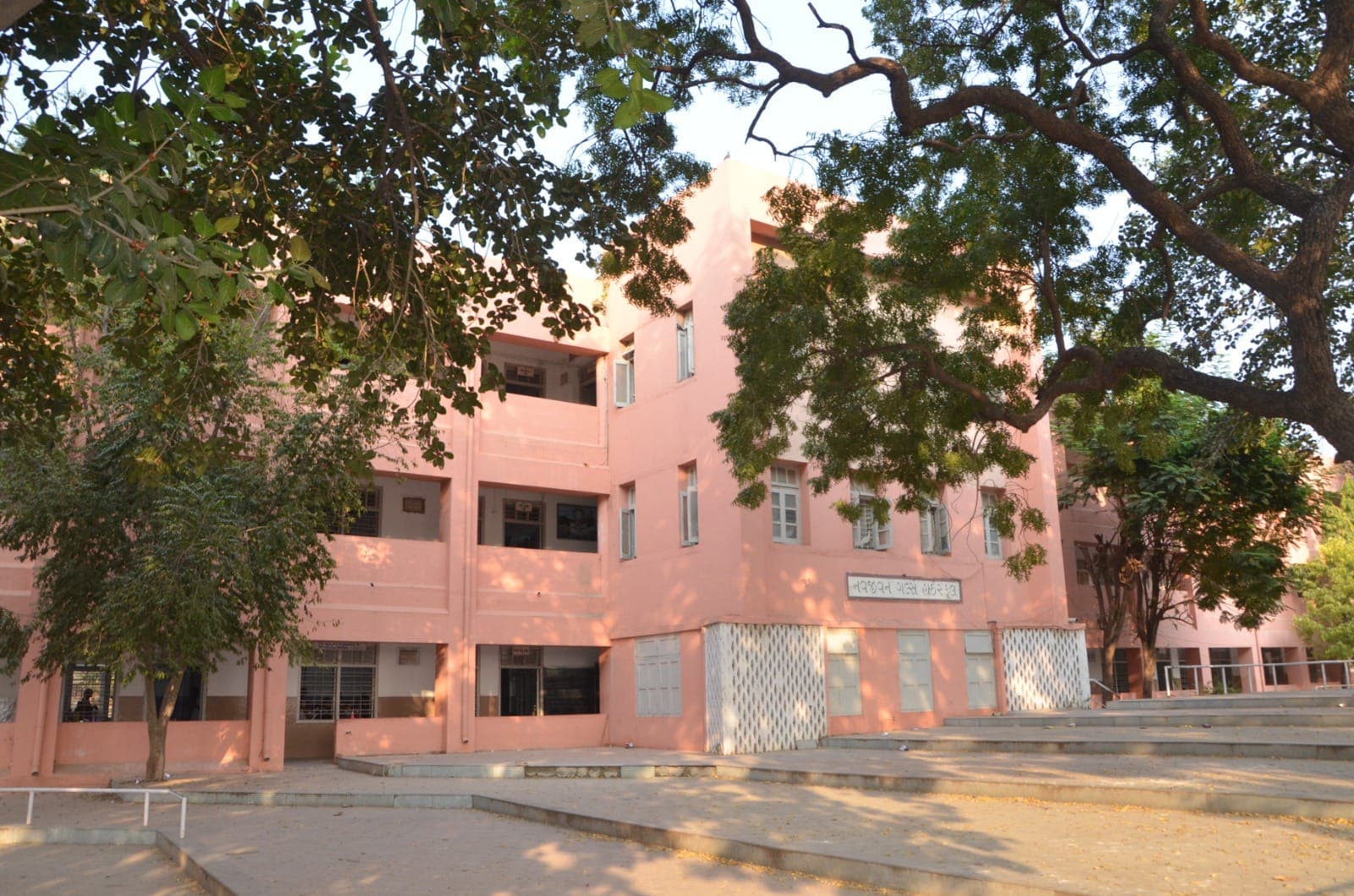 હસુબેન ગર્લ્સ પ્રાથમિક શાળા