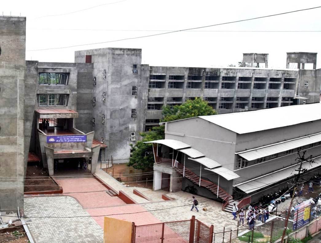 આર. એન્ડ એલ. પંડયા હાઇસ્કૂલ