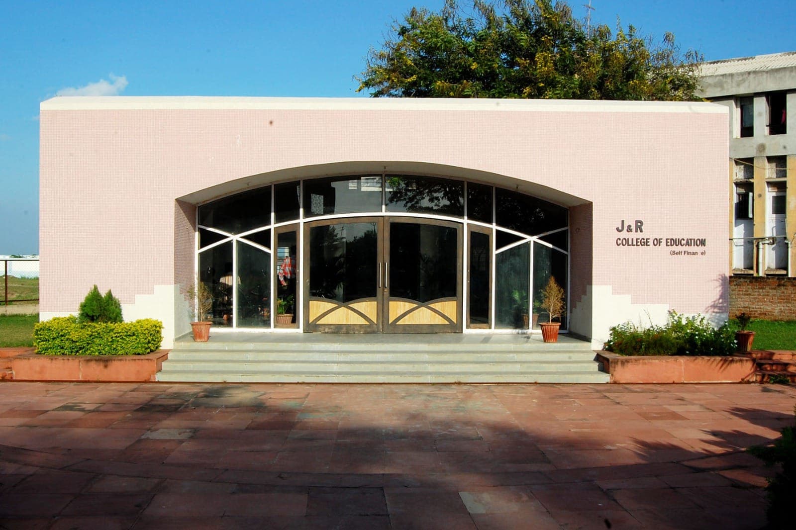 જયાબેન અને રસીકલાલ કોલેજ ઓફ એજ્યુકેશન (બી. એડ. કોલેજ)